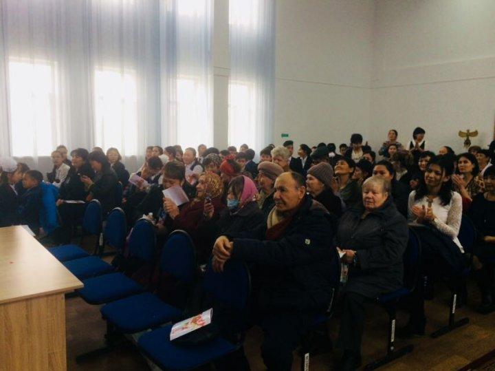 Ы.Сүлейменов атындағы №37 орта мектебінде " Аналар-асыл жандар " салтанатты мерекелік бағдарлама өткізілген мерекелік бағдарлама