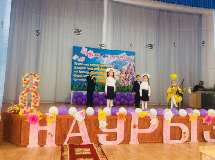 Ы.Сүлейменов атындағы №37 орта мектебінде " Аналар-асыл жандар " салтанатты мерекелік бағдарлама өткізілген мерекелік бағдарлама