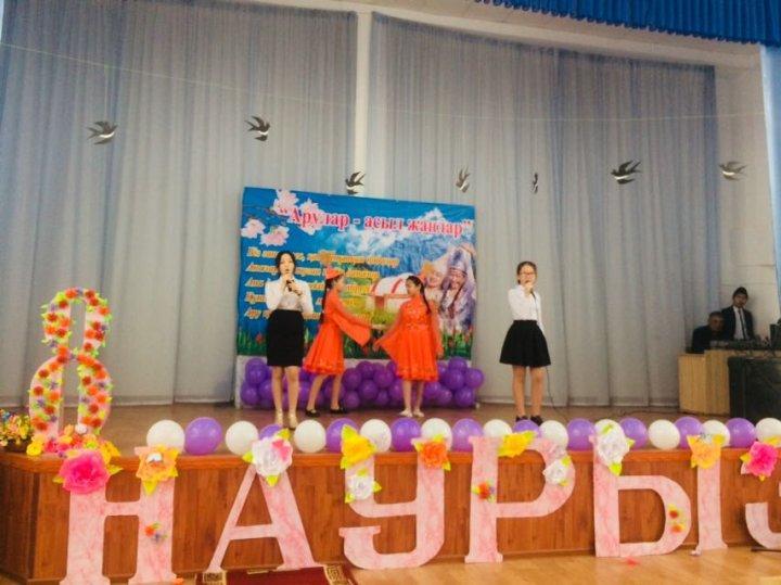 Ы.Сүлейменов атындағы №37 орта мектебінде " Аналар-асыл жандар " салтанатты мерекелік бағдарлама өткізілген мерекелік бағдарлама