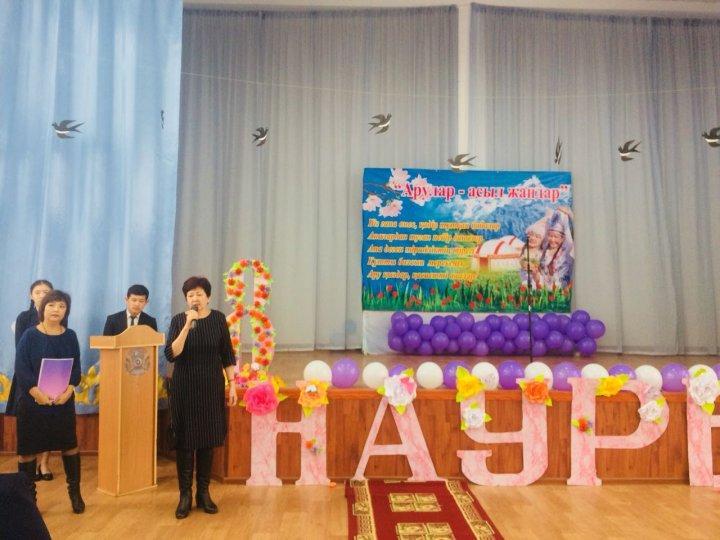 Ы.Сүлейменов атындағы №37 орта мектебінде " Аналар-асыл жандар " салтанатты мерекелік бағдарлама өткізілген мерекелік бағдарлама