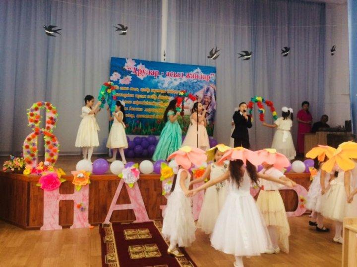 Ы.Сүлейменов атындағы №37 орта мектебінде " Аналар-асыл жандар " салтанатты мерекелік бағдарлама өткізілген мерекелік бағдарлама