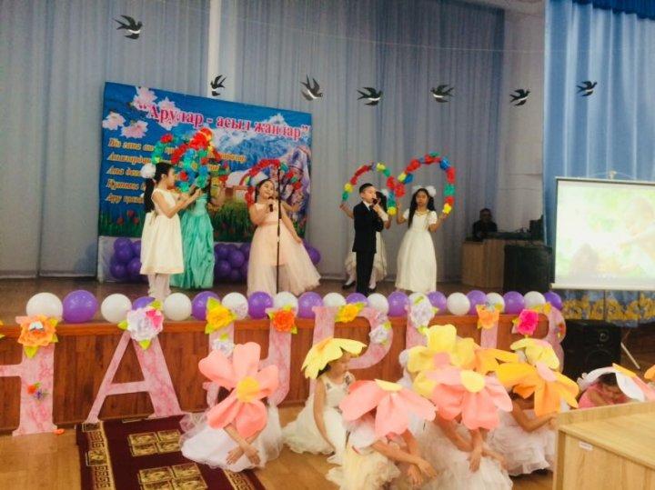 Ы.Сүлейменов атындағы №37 орта мектебінде " Аналар-асыл жандар " салтанатты мерекелік бағдарлама өткізілген мерекелік бағдарлама